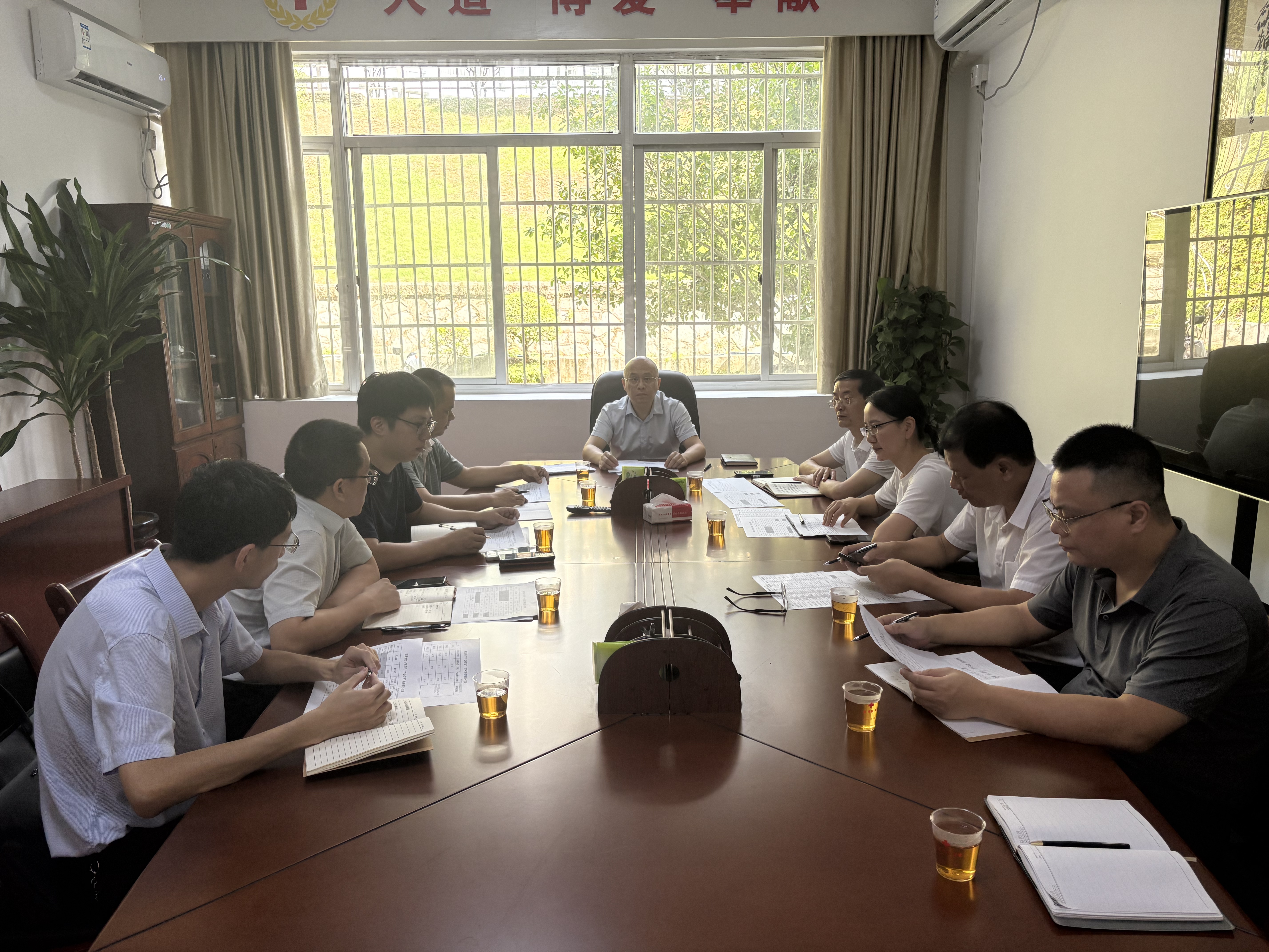 市红十字会召开党组（扩大）会议传达贯彻市委常委会关于研究红十字工作有关精神