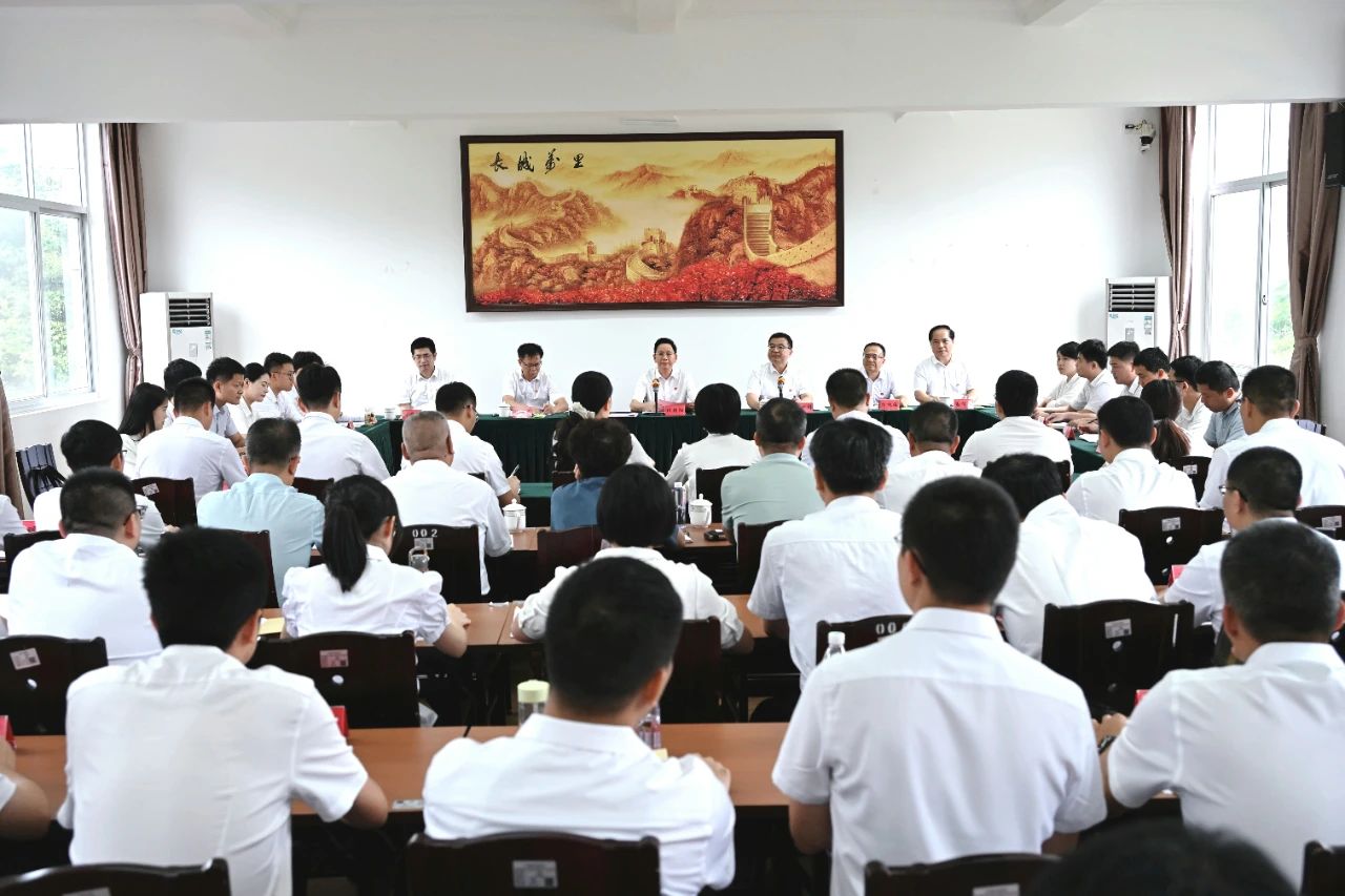 付朝阳讲授深入贯彻中央八项规定精神学习教育专题党课