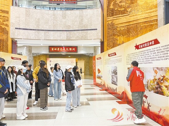 我市举办革命历史图文专题巡回展