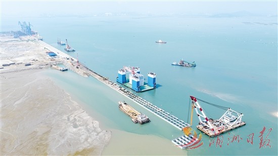 莆头作业区5号6号泊位沉箱全部安装完成